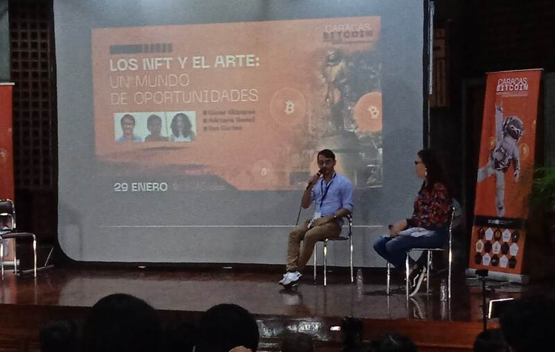 Los artistas Eva Cortez y Oscar Olivares hablando sobre sus colecciones NFT