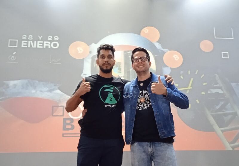 Los organizadores Javier Bastardo y Kevin Hernández cerraron la Caracas Bitcoin Experience.