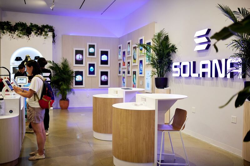 Solana Spaces se ofreció como un espacio para comprar merchandising.